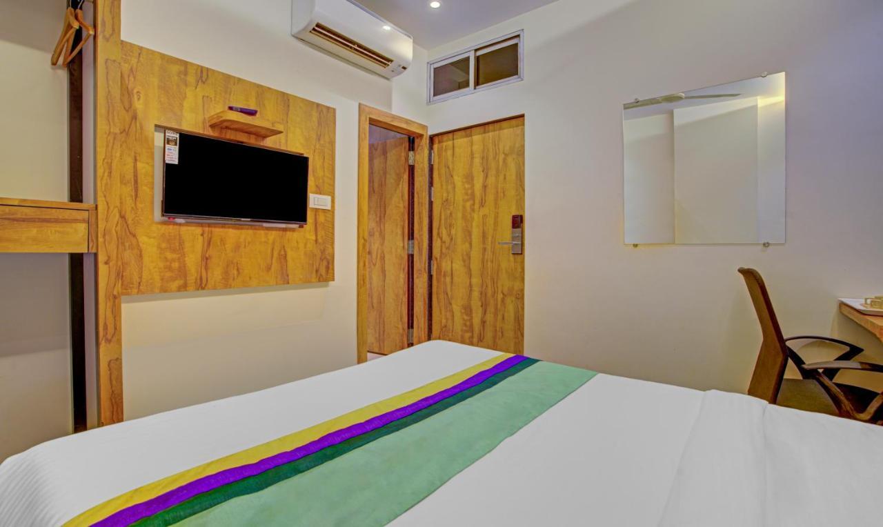 Treebo Prince Andheri East مومباي المظهر الخارجي الصورة